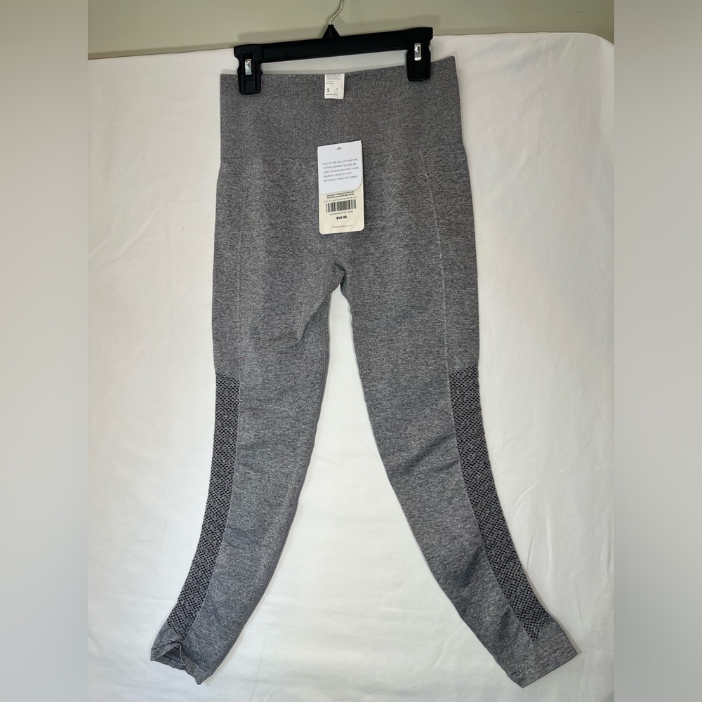 NWT Fabletics Sync High-Waisted Perforated 7/8 Workout Pants Leggings